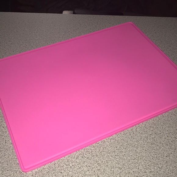 New Vineyard Vines for Target Pink placemat - Picture 3 of 4